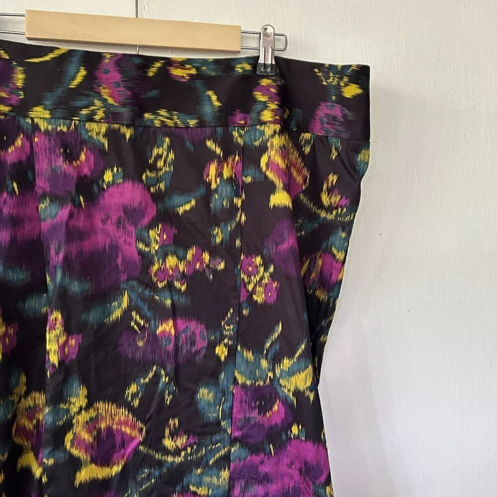 Torrid Tulip Skirt Womens Size 18 Black Floral‎ Dark Cottagecore Fairy Grunge